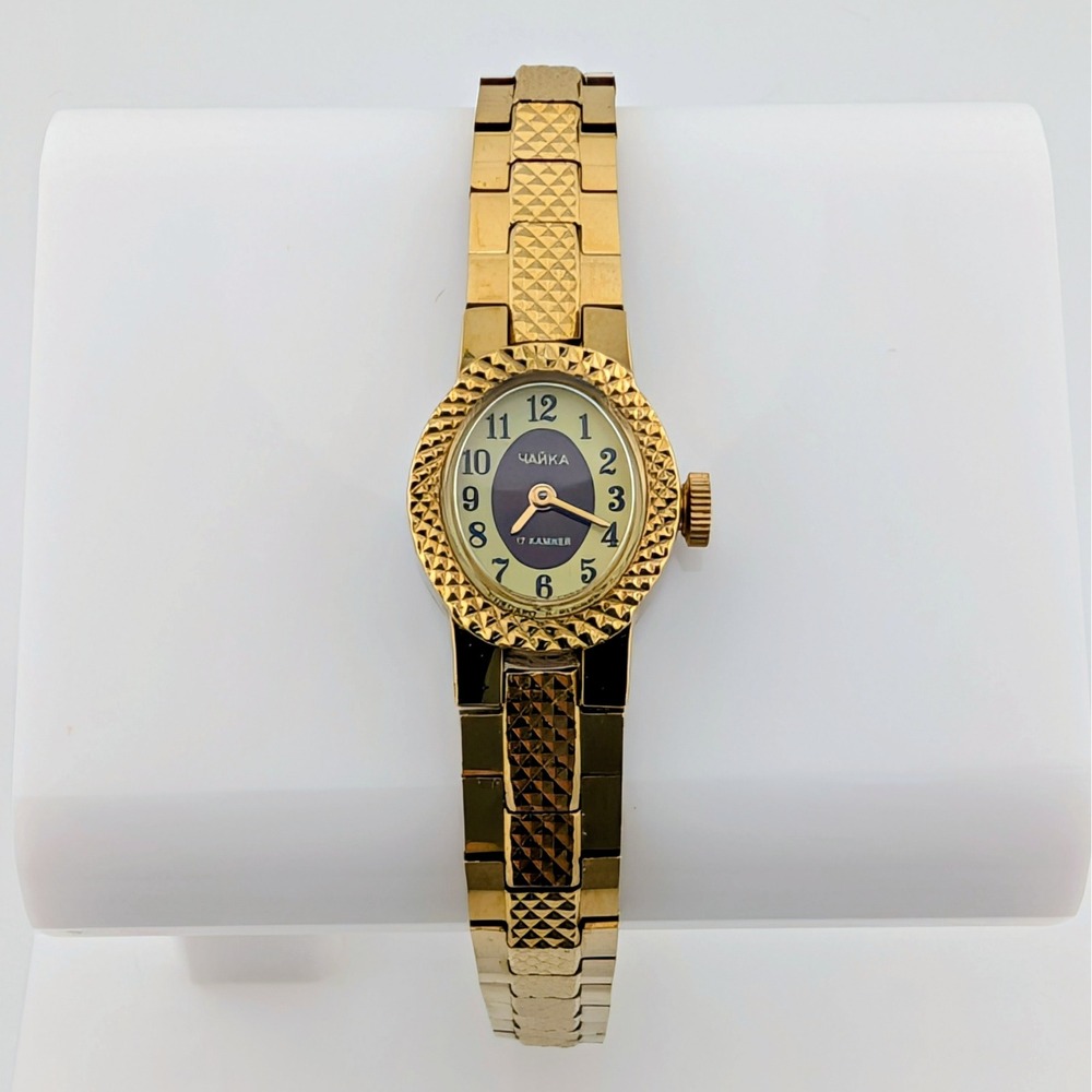 Vintage Chaika Russian 17 Jewel Manual Wind Gold Tone Ladies Watch 16mm